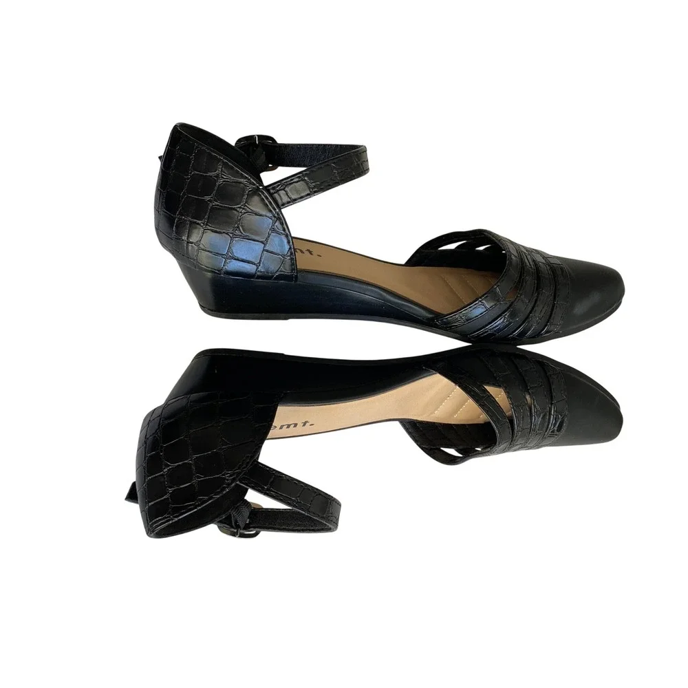 White Mountain Molly Black Wedge‎ Flats Ankle Strap 6 Minimalist Chic Comfort